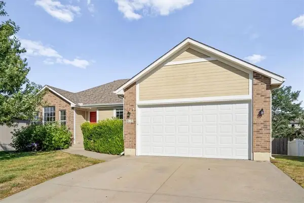 805 SW Bobcat Street, Oak Grove, MO 64075