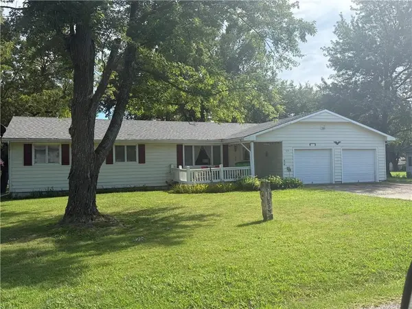 122 E 2nd Street, Pomona, KS 66076