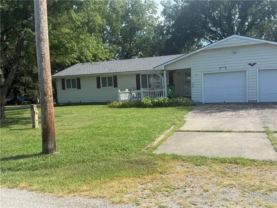 122 E 2nd Street, Pomona, KS 66076 - #2