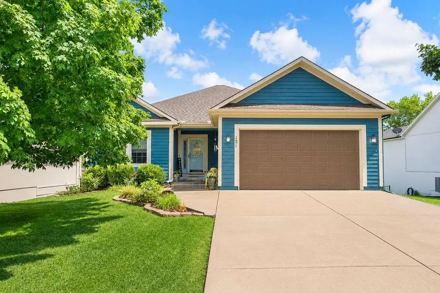 121 S 16th Terrace, Louisburg, KS 66053 - #3