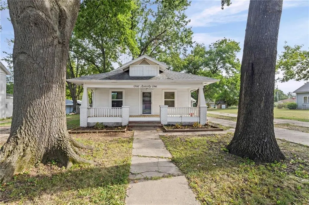 121 Mill Street, Neodesha, KS 66757 - #1