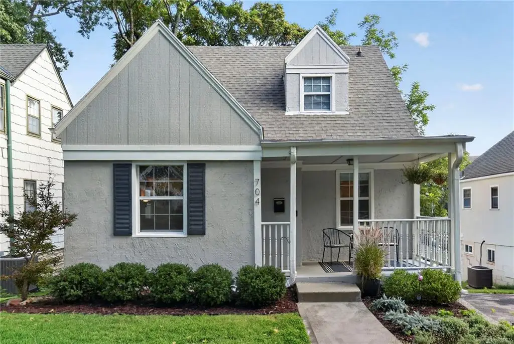 704 E 63rd Terrace, Kansas City, MO 64113 - #1