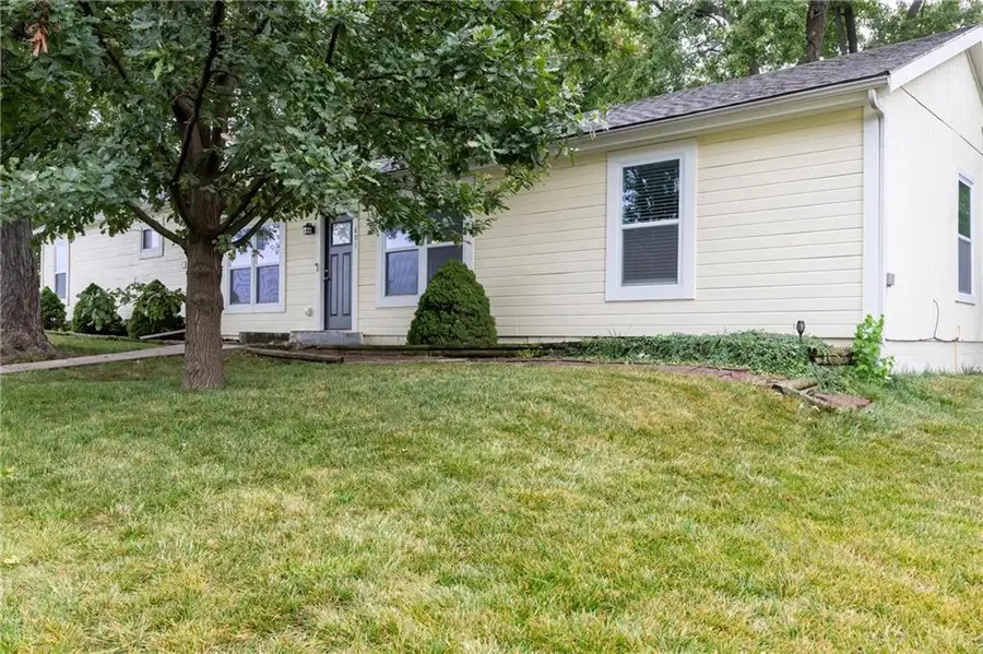 601 S Webster Street, Spring Hill, KS 66083 - #3