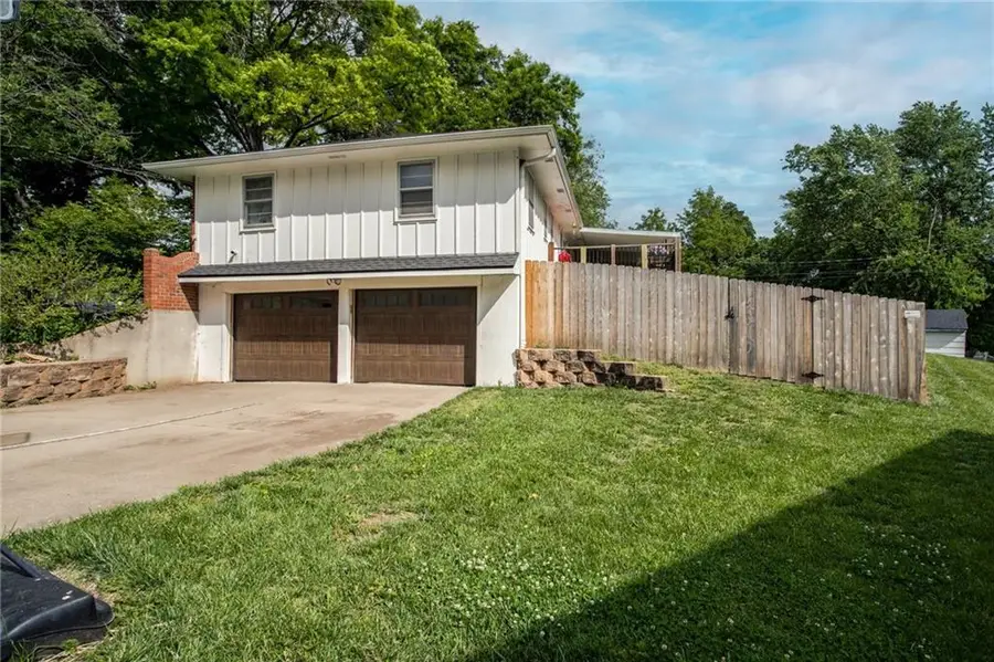 6443 Larsen Lane, Shawnee, KS 66203 - #2