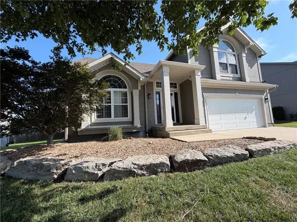 908 SE 15th Street, Lee's Summit, MO 64081