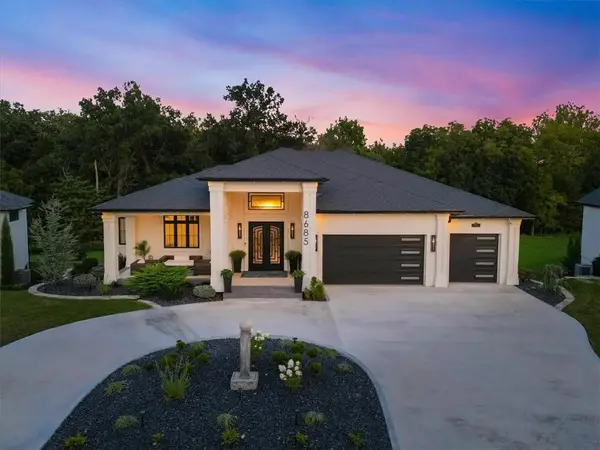 8685 NE Shoal Creek Valley Drive, Kansas City, MO 64157