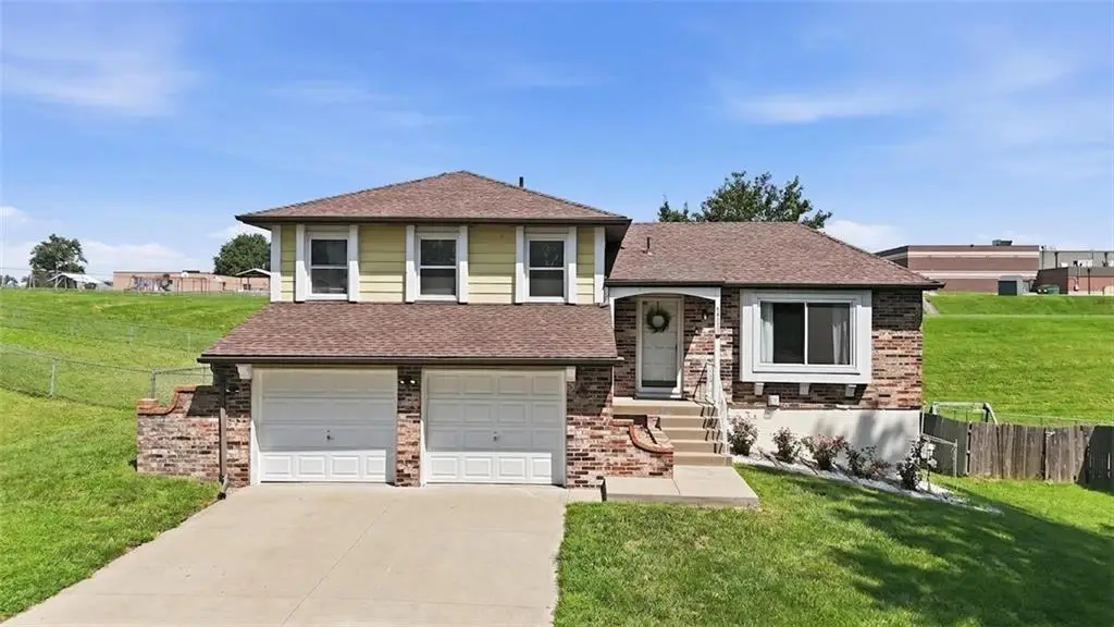 4913 NW Downing Street, Blue Springs, MO 64015 - #1