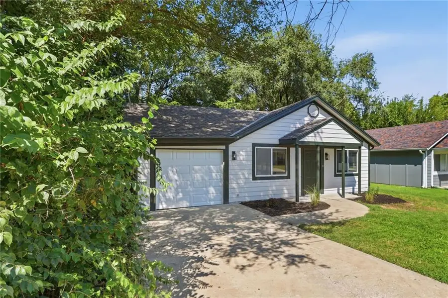 607 N Chestnut Street, Olathe, KS 66061 - #3