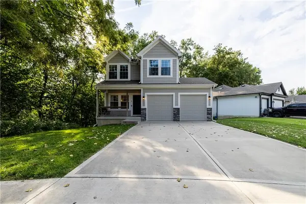 2202 N Woodsbury Road, Independence, MO 64058