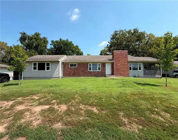 551 S Bluegrass Drive, Bonner Springs, KS 66012