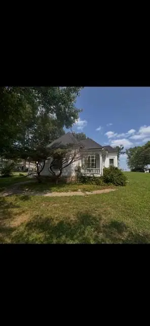 413 Maple Avenue, Smithville, MO 64089