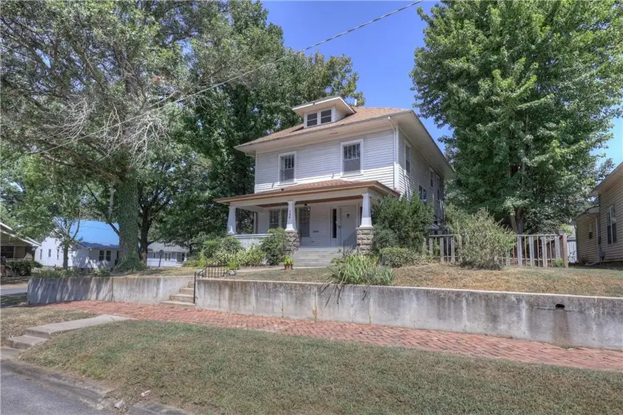 124 W Monroe Street, Pittsburg, KS 66762 - #2