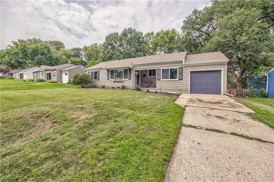 7114 W 72nd Terrace, Overland Park, KS 66204 - #3