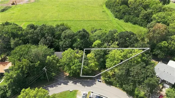 92 M Street, Lake Lotawana, MO 64086