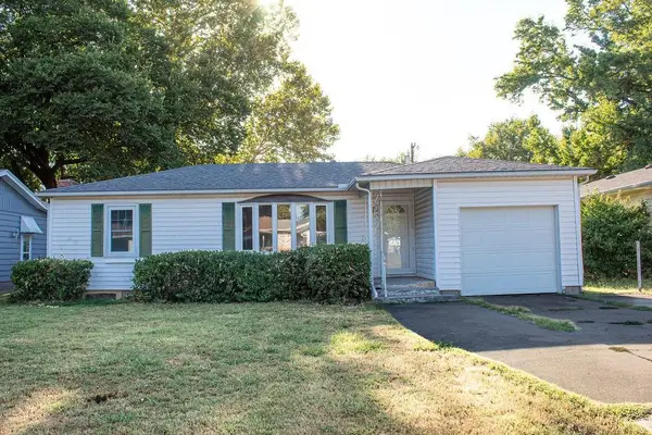 102 Warwick Road, Coffeyville, KS 67337