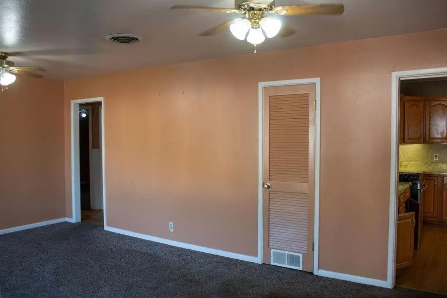 102 Warwick Road, Coffeyville, KS 67337 - #2