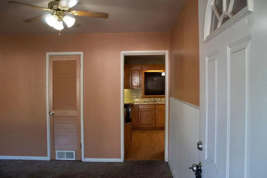 102 Warwick Road, Coffeyville, KS 67337 - #3