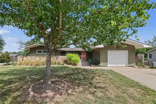 16 Overhill Drive, Paola, KS 66071