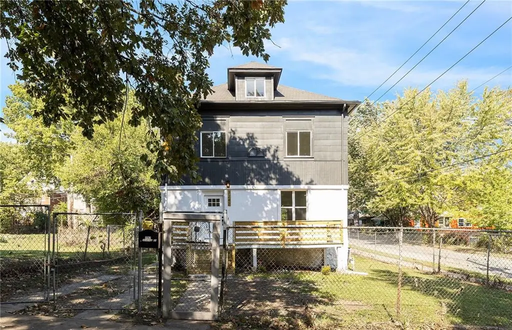 3242 Roberts Street, Kansas City, MO 64124 - #1