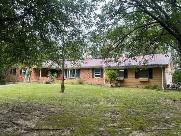 956 NW 1401 Road, Odessa, MO 64076
