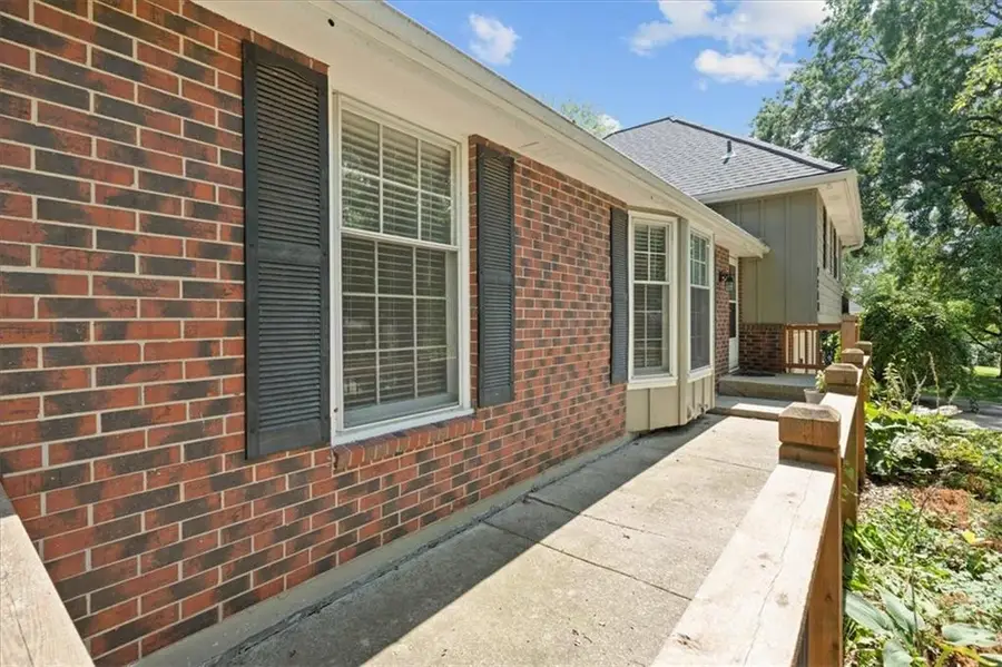 7211 N Highland Avenue, Gladstone, MO 64118 - #2