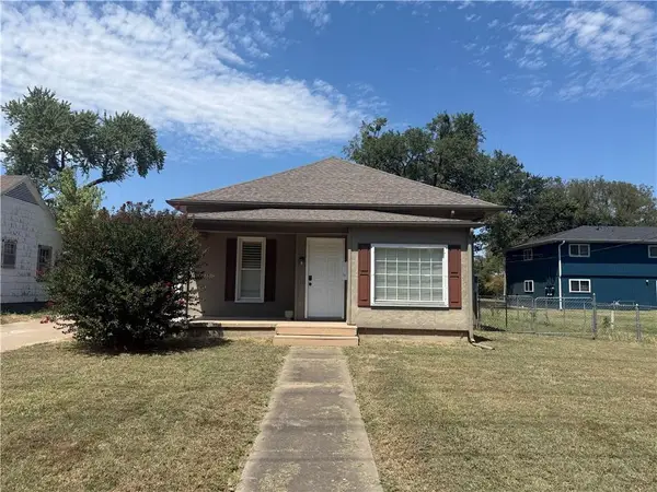 706 W 1st Street, Coffeyville, KS 67337