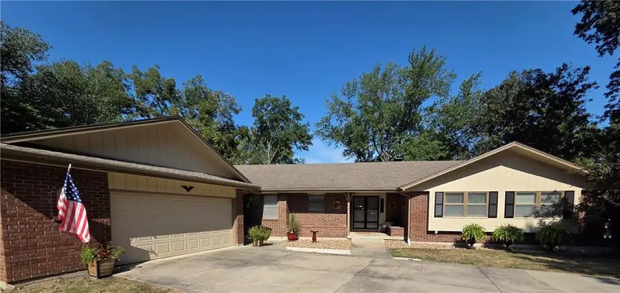 900 Holly Avenue, Harrisonville, MO 64701 - #3