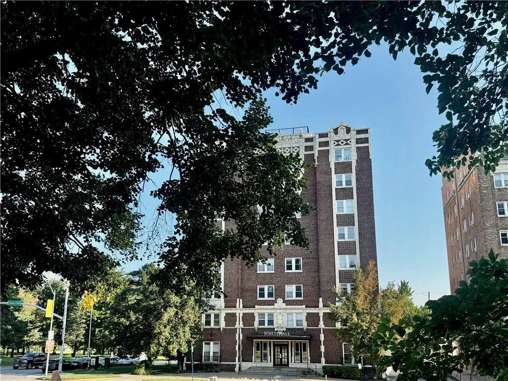323 E Emanuel Cleaver Ii Boulevard #3E, Kansas City, MO 64112 - #1
