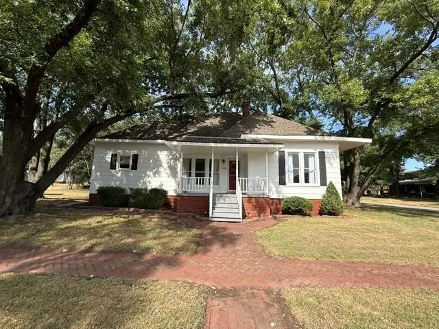 729 E 4th Street, Cherryvale, KS 67335 - #1