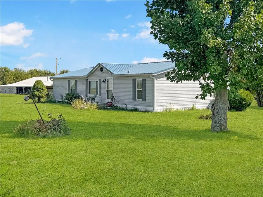 18696 Old Hwy 40 Highway, Higginsville, MO 64037 - #2