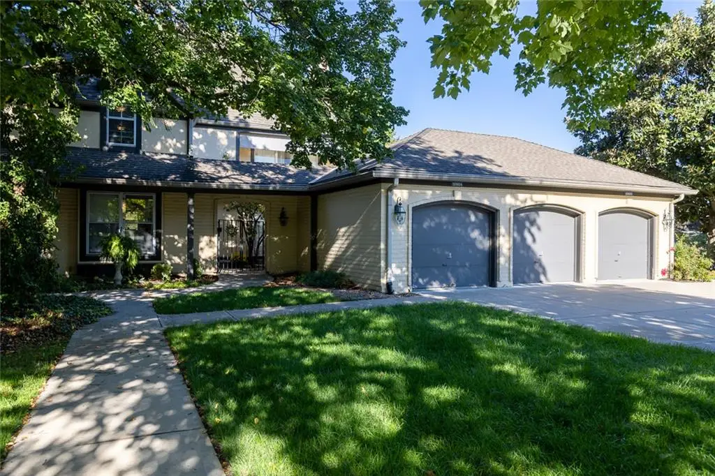 10804 Glenwood Street, Overland Park, KS 66211 - #1