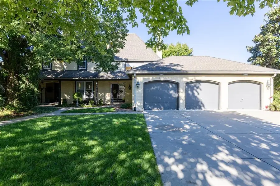 10804 Glenwood Street, Overland Park, KS 66211 - #2