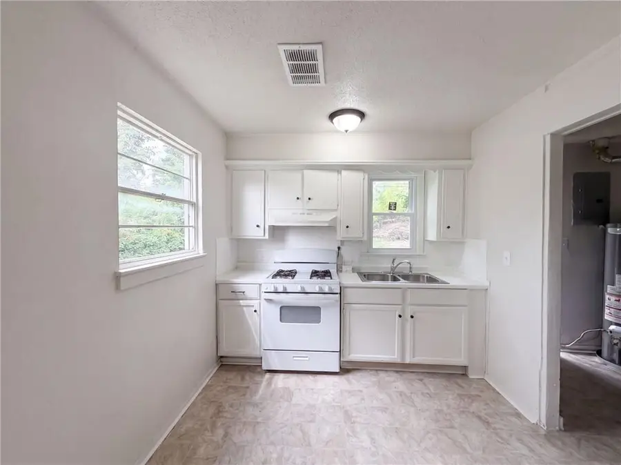 4770 Woodend Avenue, Kansas City, KS 66106 - #2