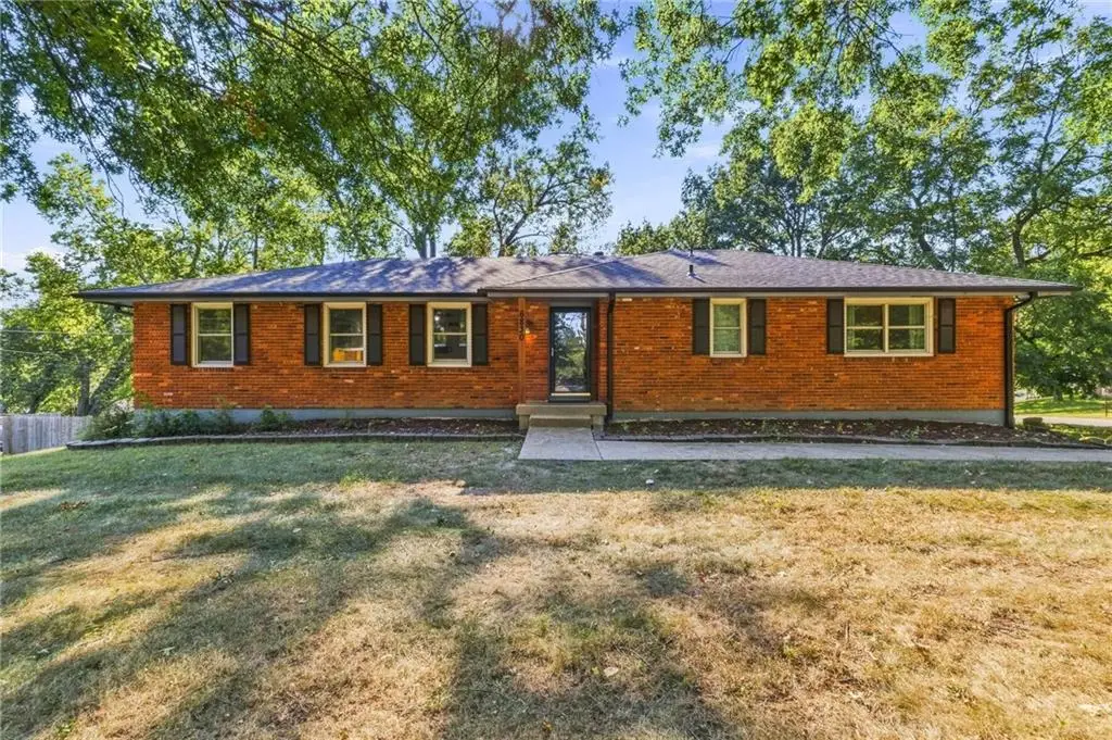6830 NW Cross Road, Parkville, MO 64152 - #1