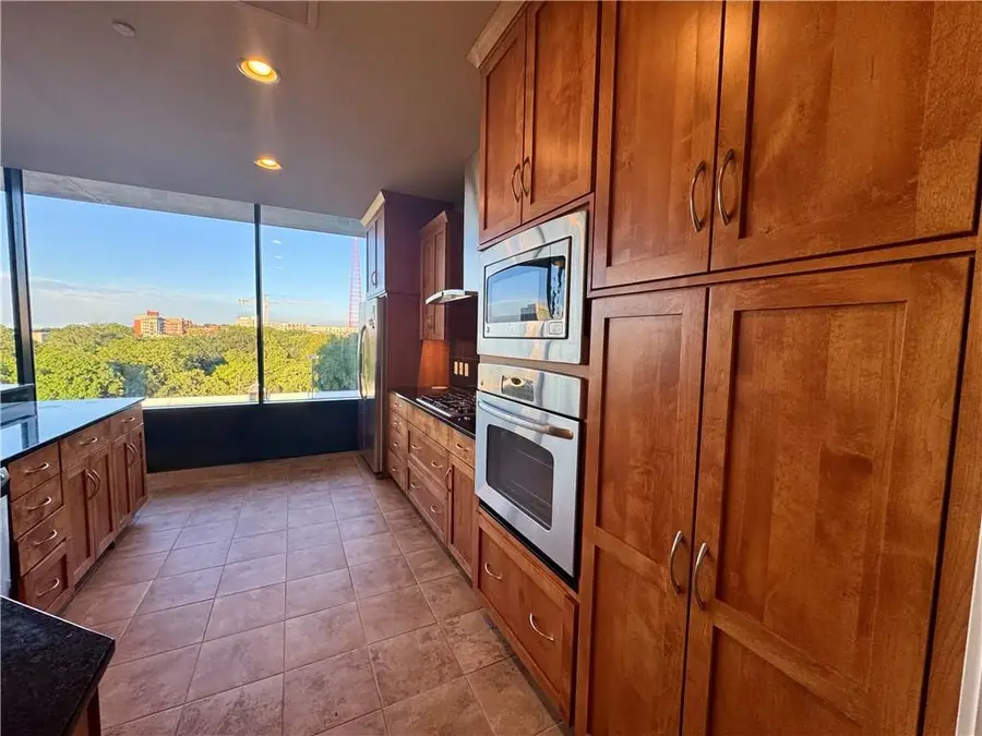 700 W 31st #304 Street #304, Kansas City, MO 64108 - #2