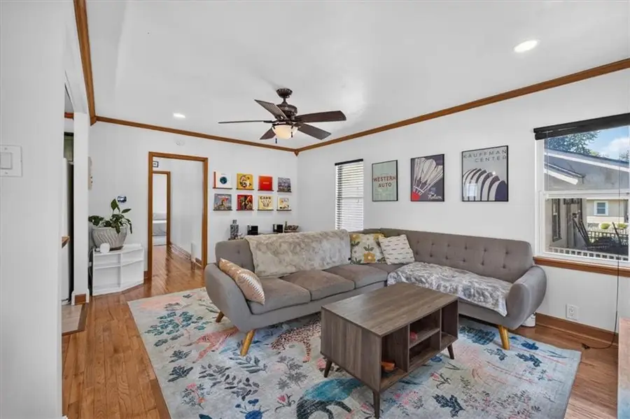 615 W 77th Street, Kansas City, MO 64114 - #3