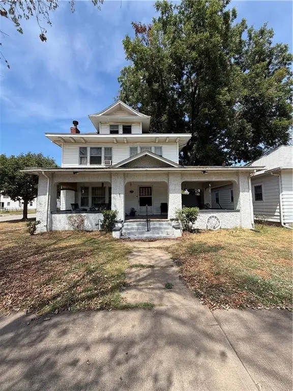 416 W 3rd Street, Coffeyville, KS 67337 - #1