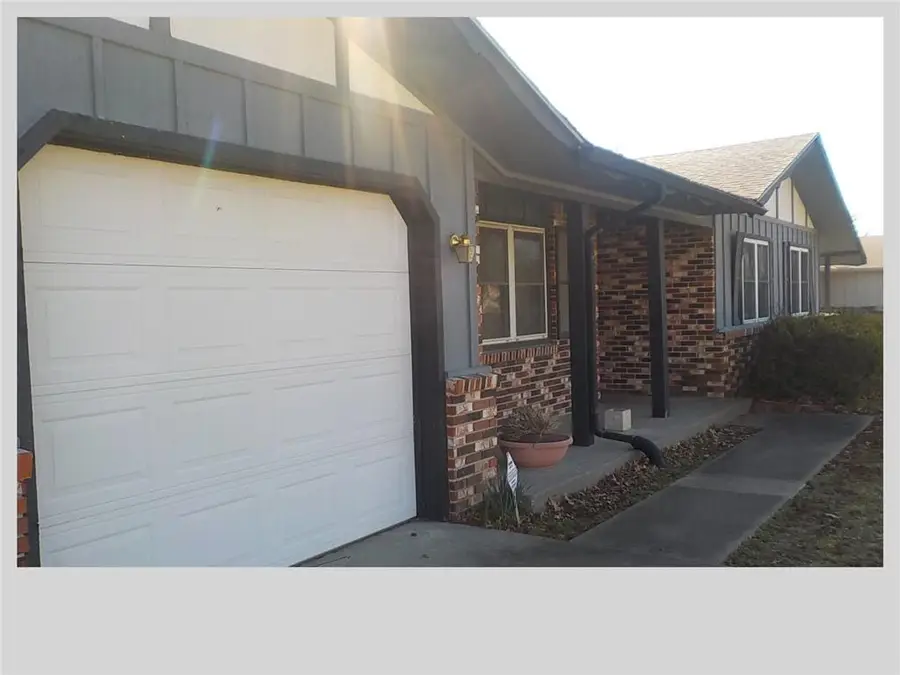 307 Centennial Avenue, Coffeyville, KS 67337 - #2