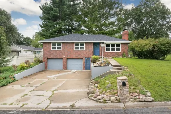 1806 Safari Drive, St Joseph, MO 64506