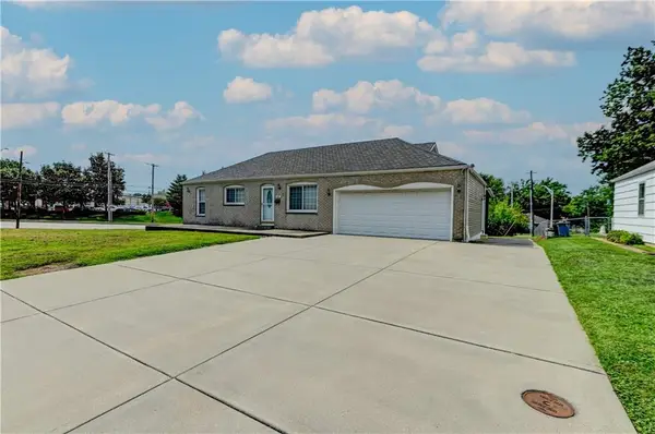 218 SW Opal Drive, Lee's Summit, MO 64081