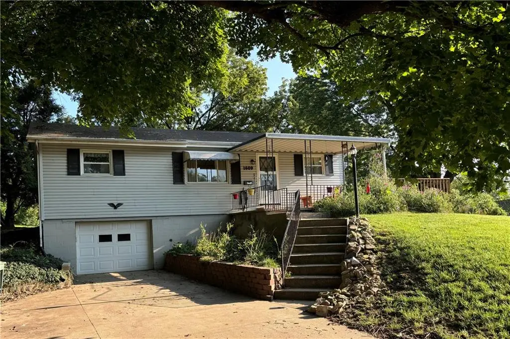 1609 Green Valley Road, Saint Joseph, MO 64505 - #1