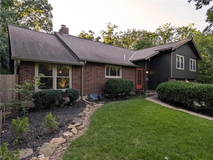 10050 Roe Avenue, Overland Park, KS 66207 - #2