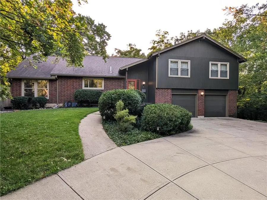 10050 Roe Avenue, Overland Park, KS 66207 - #3