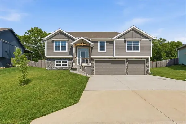 22907 S Ridgeview Drive, Peculiar, MO 64078