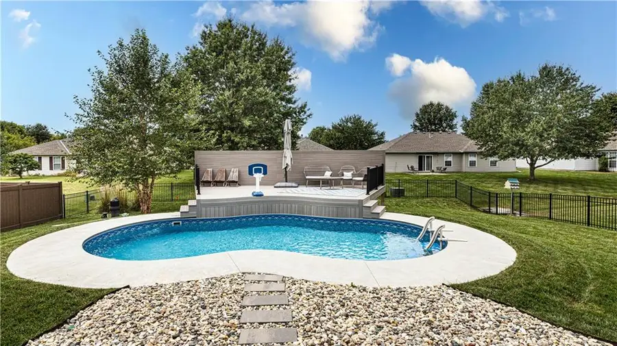814 S Sunset Lane, Raymore, MO 64083 - #2