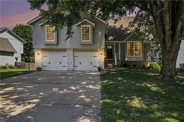 4051 SW Clipper Lane, Lee's Summit, MO 64082