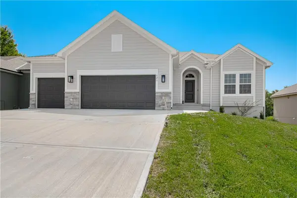 1111 Oak Ridge Street, Kearney, MO 64060