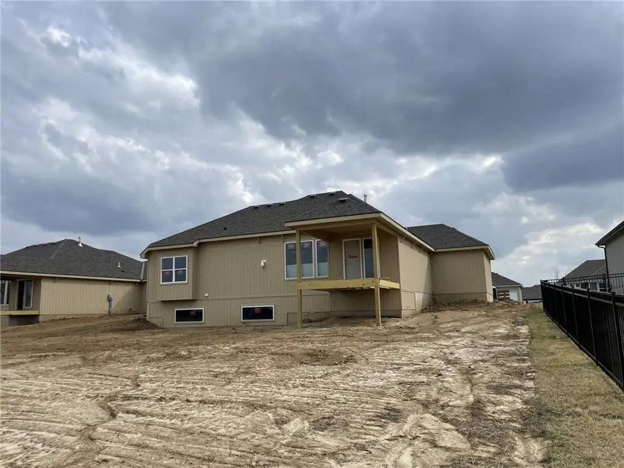 10417 N Highland Place, Kansas City, MO 64155 - #2