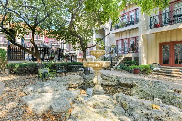 1111 W 46th Street #53, Kansas City, MO 64112