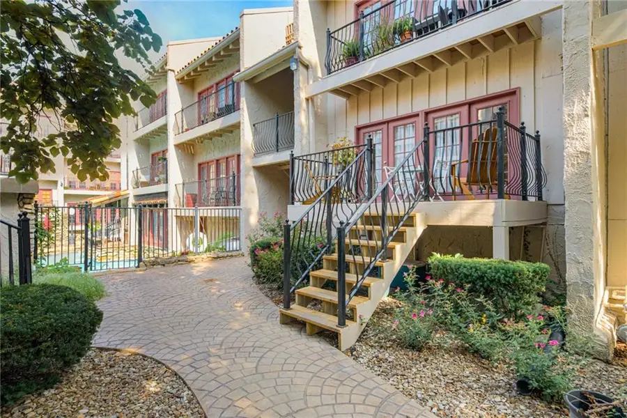 1111 W 46th Street #53, Kansas City, MO 64112 - #3